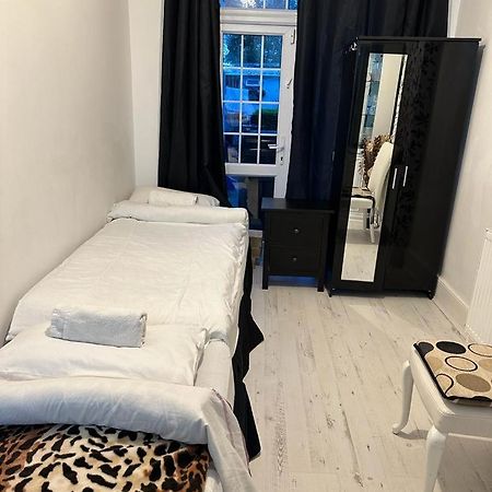 Happy Hours Home Stay London Exterior foto